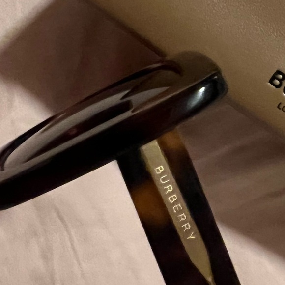 Burberry Square Sunglasses - Picture 3 of 5
